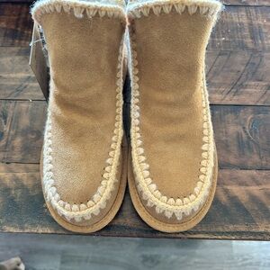 Bear Paw, size 5, brand new never worn